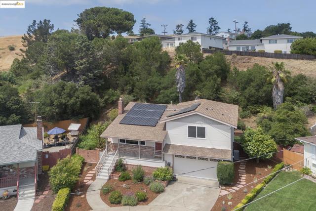 21 Maggiora Ct, Oakland CA: https://media.crmls.org/mediaz/25c7ab18-614f-4c1a-a355-9e74569c97c6.jpg