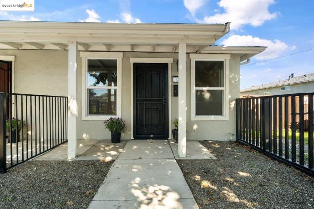96 Highway Avenue, Bay Point CA: https://media.crmls.org/mediaz/25c7c580-a4b2-45ef-a827-a7042f7734f9.jpg