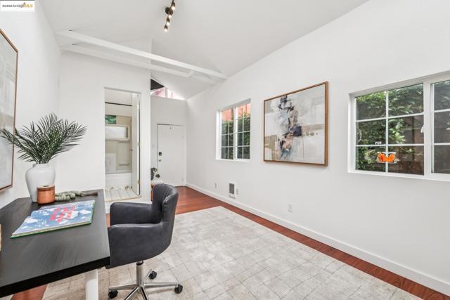 714 Evelyn Ave, Albany CA: https://media.crmls.org/mediaz/25c7df8f-f006-4873-b121-09f9b98104d4.jpg