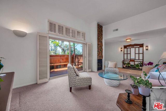 11260 Overland Avenue, Culver City CA: https://media.crmls.org/mediaz/25c7eb16-9858-4a2e-9f8e-833cfefd3fae.jpg