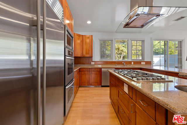 7412 Denrock Avenue, Los Angeles CA: https://media.crmls.org/mediaz/25c89d7b-96fb-4c16-9f90-5ac6c19fd74a.jpg