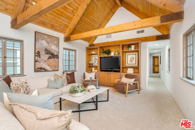 2917 N Poinsettia Avenue, Manhattan Beach CA: https://media.crmls.org/mediaz/25c8a784-7041-41d8-a519-3d090b974480.jpg