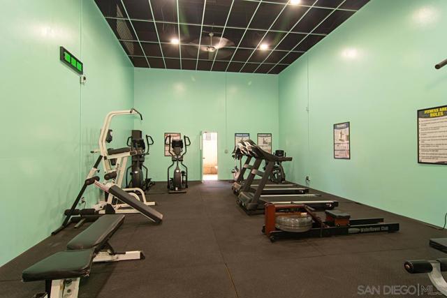 10325 Caminito Cuervo, San Diego CA: https://media.crmls.org/mediaz/25c94433-2137-43a8-9b68-532b8b62eab3.jpg