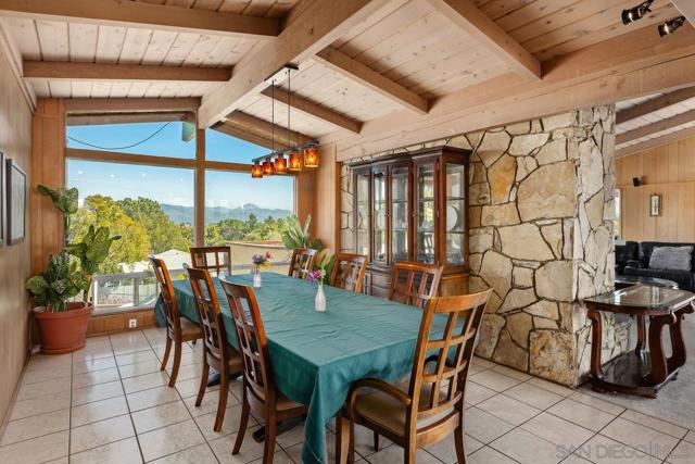 4816 Redondo Dr, La Mesa CA: https://media.crmls.org/mediaz/25c9b358-746d-494e-bd16-4a9a0def268f.jpg