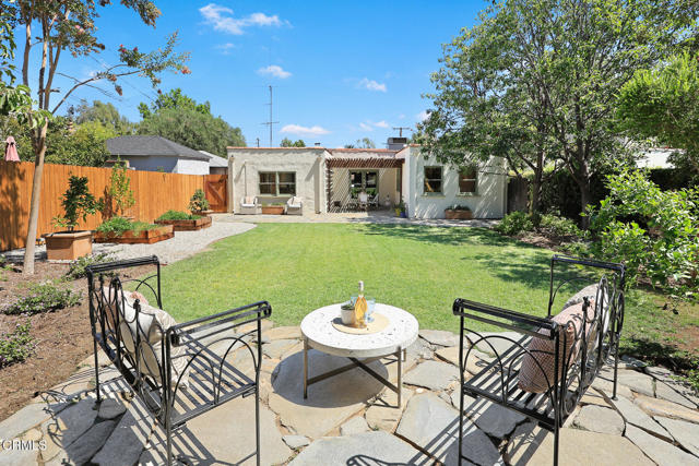 325 S Oak Avenue, Pasadena CA: https://media.crmls.org/mediaz/25c9d15f-7bcf-4259-8345-787f9e6d3c95.jpg