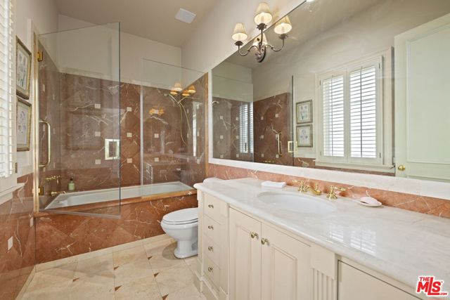 1634 Gilcrest Drive, Beverly Hills CA: https://media.crmls.org/mediaz/25ca1efb-e008-46a9-b686-4fbe8b20248d.jpg