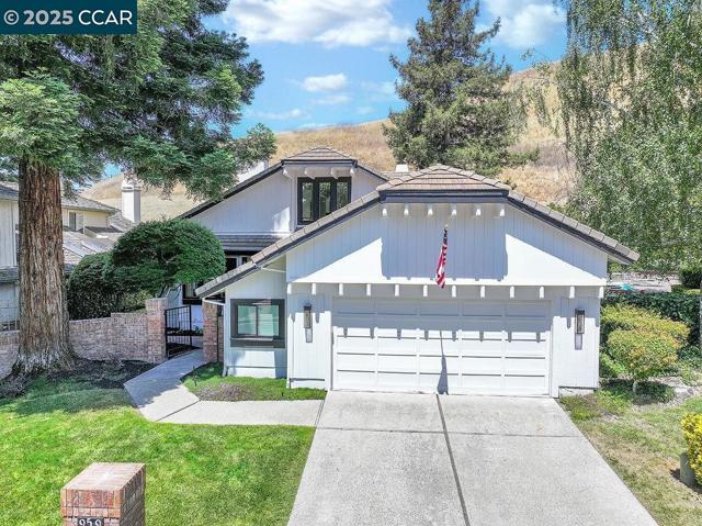 959 Redwood Dr, Danville CA: https://media.crmls.org/mediaz/25ca5d4b-7058-4f8e-88ca-e3ad2213bf8e.jpg