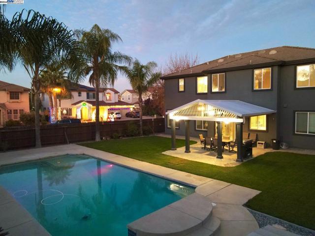 556 Sherborne Court, Galt CA: https://media.crmls.org/mediaz/25cad335-7e7f-4094-9dea-39e75c13818c.jpg
