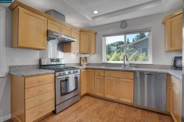 1027 W Arlington Way, Martinez CA: https://media.crmls.org/mediaz/25caf662-ad89-4e09-88ad-3bdc0cbef779.jpg