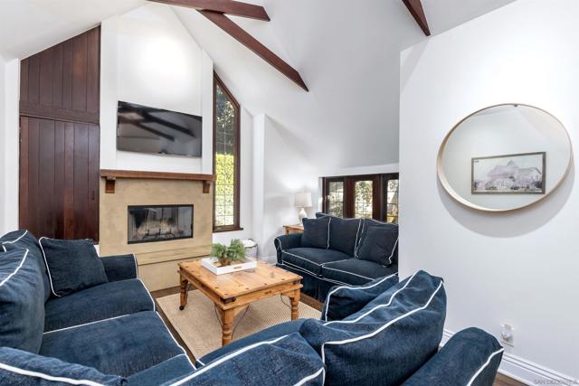 2136 Paseo Dorado, La Jolla CA: https://media.crmls.org/mediaz/25cb7e76-b099-48fd-ab54-375395b2940b.jpg