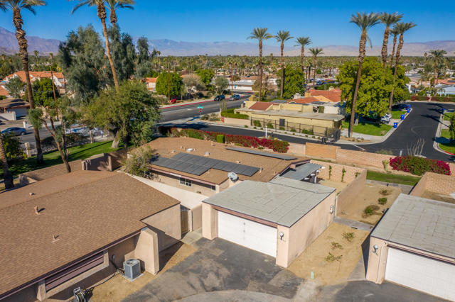 74042 Catalina Way, Palm Desert CA: https://media.crmls.org/mediaz/25cb9bb1-64d5-4bf3-a15c-6179b331032c.jpg