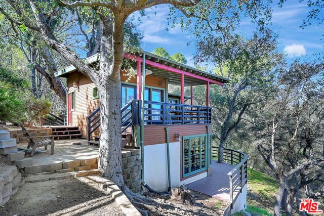19805 Valley View Drive, Topanga CA: https://media.crmls.org/mediaz/25cc3027-c134-419d-b875-7028dffb59a4.jpg