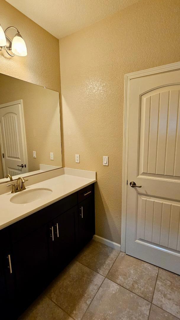 357 Cortona Way, Brentwood CA: https://media.crmls.org/mediaz/25cc6b76-082b-44e5-a4c2-d13eaef7e1de.jpg