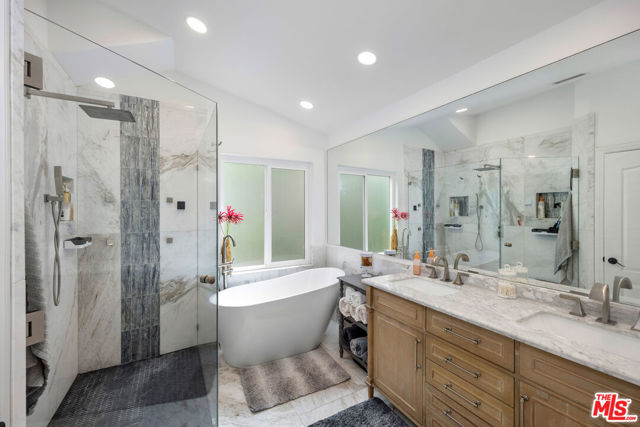 5136 Pesto Way, Oak Park CA: https://media.crmls.org/mediaz/25cd8a0d-4765-4bef-9e59-e00b00a94e93.jpg