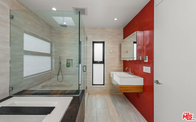 4616 Roma Court, Marina del Rey CA: https://media.crmls.org/mediaz/25cdd858-872f-418a-880e-860e06183c7a.jpg