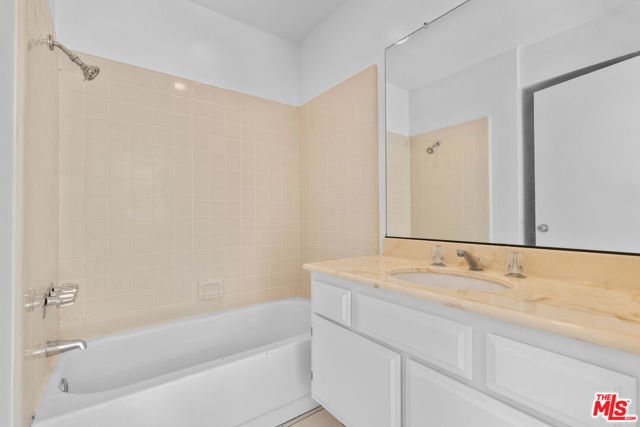 6323 Reseda Boulevard, Tarzana CA: https://media.crmls.org/mediaz/25cdf204-29ba-46c5-b44d-0980e9d0f13b.jpg