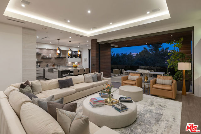 800 N Tigertail Road, Los Angeles CA: https://media.crmls.org/mediaz/25ce24cd-43ae-4c8b-a29a-8a6f8186ac06.jpg
