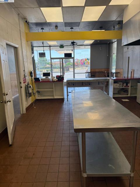 1080 Sycamore Dr, Antioch CA: https://media.crmls.org/mediaz/25ce2d62-5cb7-406f-baab-bcbaf9cbd0d9.jpg