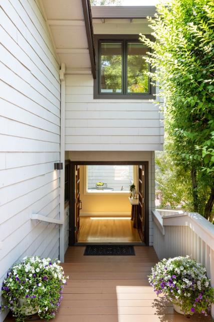 1330 Trinity Drive, Menlo Park CA: https://media.crmls.org/mediaz/25ce5c27-ec27-4b95-b409-2a06c02f87d8.jpg