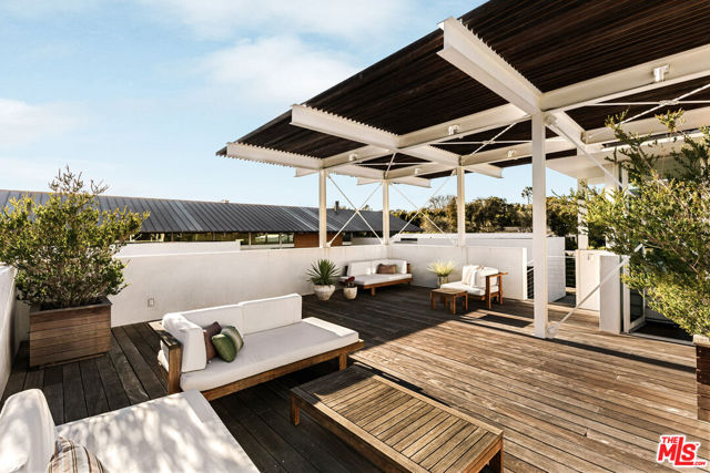 6728 Wildlife Road, Malibu CA: https://media.crmls.org/mediaz/25cf21c4-d4e7-4d64-9aad-5aa6710c38bc.jpg