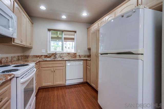 1976 Fairway Circle, San Marcos CA: https://media.crmls.org/mediaz/25cf3632-b399-4bd2-8340-b392d48b64e1.jpg