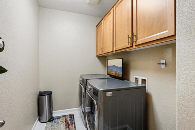 6264 Rocky Point Court, Oakland CA: https://media.crmls.org/mediaz/25cfca03-dde6-46db-b3d3-31dfbc3bbc60.jpg