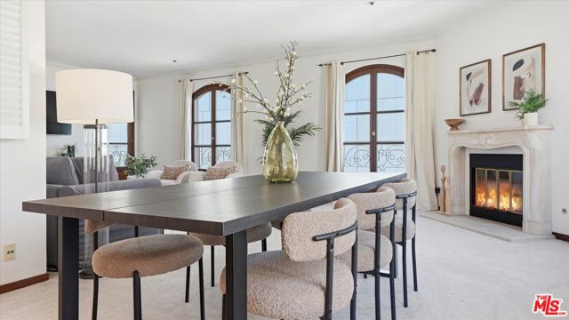 9249 Burton Way, Beverly Hills CA: https://media.crmls.org/mediaz/25d0047d-8cc4-4fae-a767-a88fa205a9aa.jpg