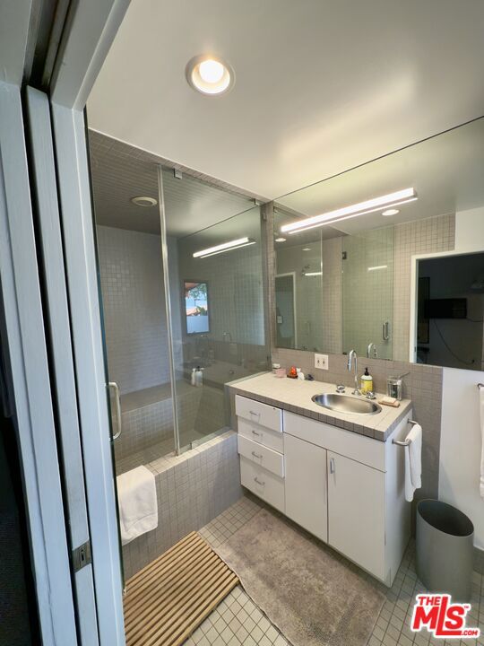 2714 4th Street, Santa Monica CA: https://media.crmls.org/mediaz/25d035cc-36fa-464e-ad5f-5dc3b75dd808.jpg