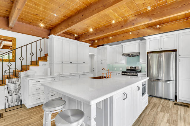 53200 Forest Lake Drive, Idyllwild CA: https://media.crmls.org/mediaz/25d0514c-ba14-40ea-94b8-bcd185920342.jpg