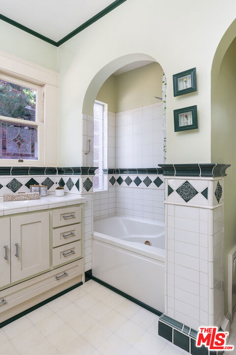 1355 Columbia Drive, Glendale CA: https://media.crmls.org/mediaz/25d08248-7f6c-41e8-8547-4b86d8f75ade.jpg