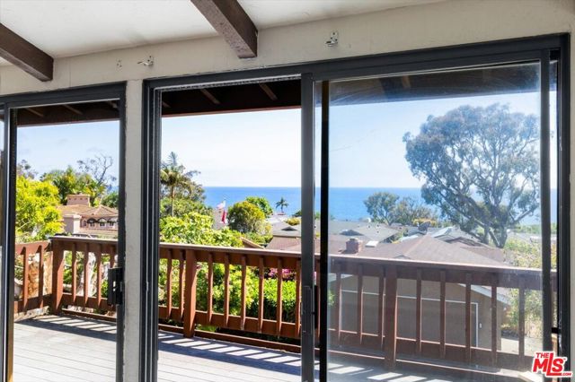 11 S Callecita, Laguna Beach CA: https://media.crmls.org/mediaz/25d0cf78-28d3-4d47-a468-67be0ab68e6e.jpg