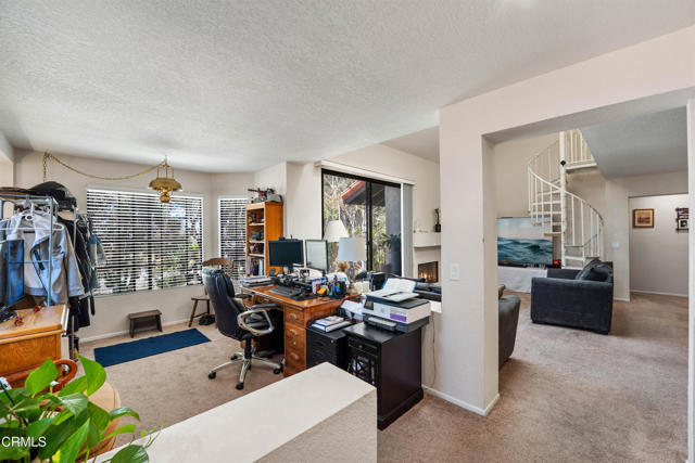 2200 Martinique Lane, Oxnard CA: https://media.crmls.org/mediaz/25d0e169-85fb-4dfa-86a3-7f1de654932c.jpg