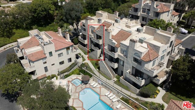 221 McAfee Court, Thousand Oaks CA: https://media.crmls.org/mediaz/25d10229-0e9f-400d-ad4b-72444763a774.jpg