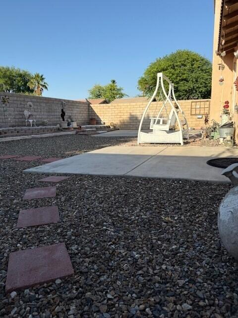 82596 Lincoln Drive Drive, Indio CA: https://media.crmls.org/mediaz/25d12760-1af8-416c-9410-1a5b8d8137e8.jpg