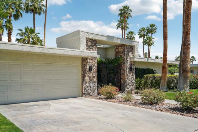 1540 E Sierra Way, Palm Springs CA: https://media.crmls.org/mediaz/25d13599-649d-46cd-8406-fbaa4317d4d9.jpg