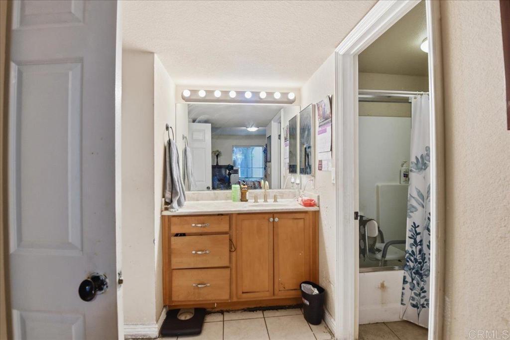 https://media.crmls.org/mediaz/25d25d5e-dfbd-474c-b04d-98cd5380abf2.jpg?preset=X-Large