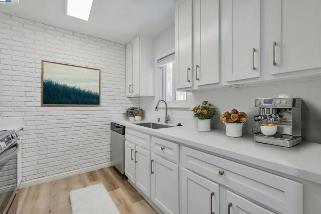 1731 Ellis St, Concord CA: https://media.crmls.org/mediaz/25d2628f-714b-4571-8283-6331bc8e2241.jpg