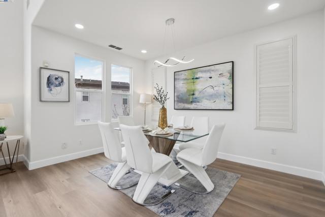 3364 Chartwell St, San Ramon CA: https://media.crmls.org/mediaz/25d27f46-1758-4653-b4c9-e155cfffc8de.jpg