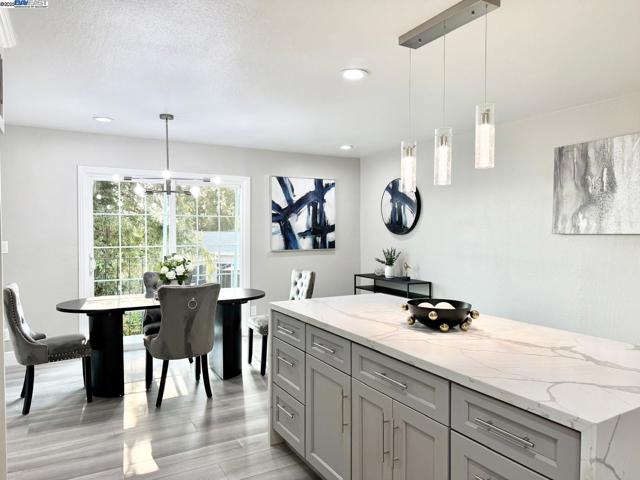 20595 Center St, Castro Valley CA: https://media.crmls.org/mediaz/25d2dd23-fec6-4c2a-a1e4-b14d715d532f.jpg