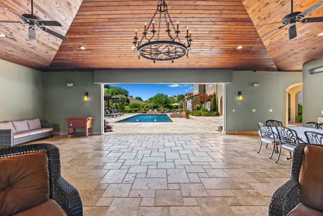 1405 Lakeview Court, San Martin CA: https://media.crmls.org/mediaz/25d2ddea-35ed-4f01-bbf2-0129276246d8.jpg