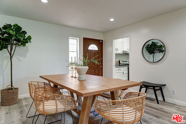 2452 Chelsea Place, Santa Monica CA: https://media.crmls.org/mediaz/25d37928-c141-453c-9682-9214fa5007e5.jpg