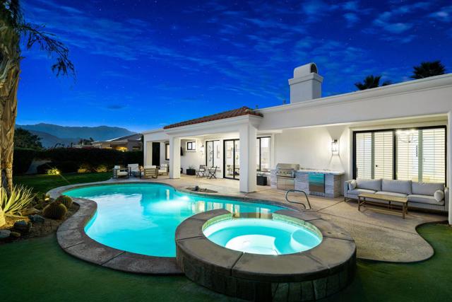 33 Calle La Reina, Rancho Mirage CA: https://media.crmls.org/mediaz/25d3f2fb-a48e-4fd5-8db0-ec92369f5009.jpg