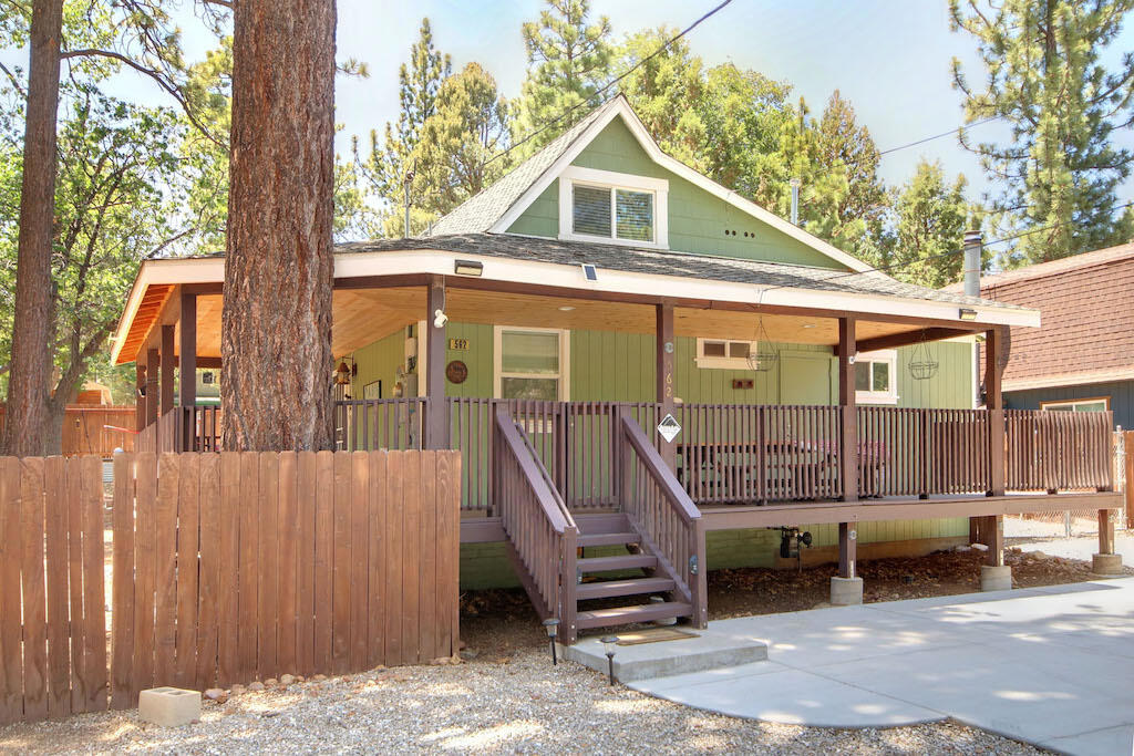 562 Vista Avenue