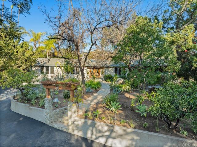 10880 Hess Drive, La Mesa CA: https://media.crmls.org/mediaz/25d52d98-a754-4d38-8411-1697a7fe0f60.jpg