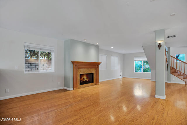 4539 Mammoth Avenue, Sherman Oaks CA: https://media.crmls.org/mediaz/25d54afc-0369-42d3-b8ec-6d8c5242d551.jpg