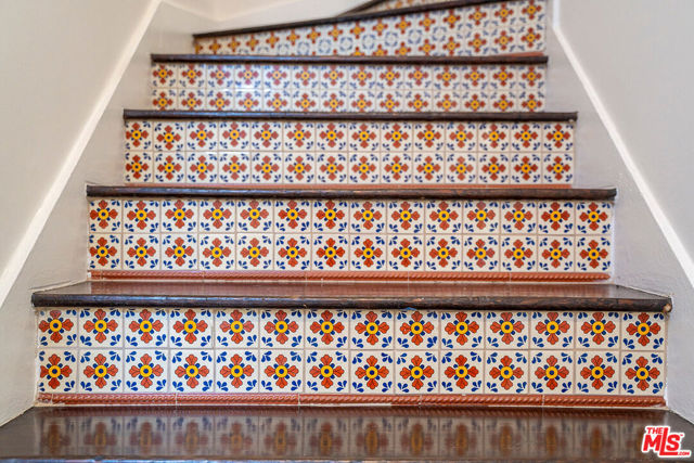 6626 Cahuenga Terrace, Los Angeles CA: https://media.crmls.org/mediaz/25d5897d-c084-406d-85bf-76297bf23c11.jpg