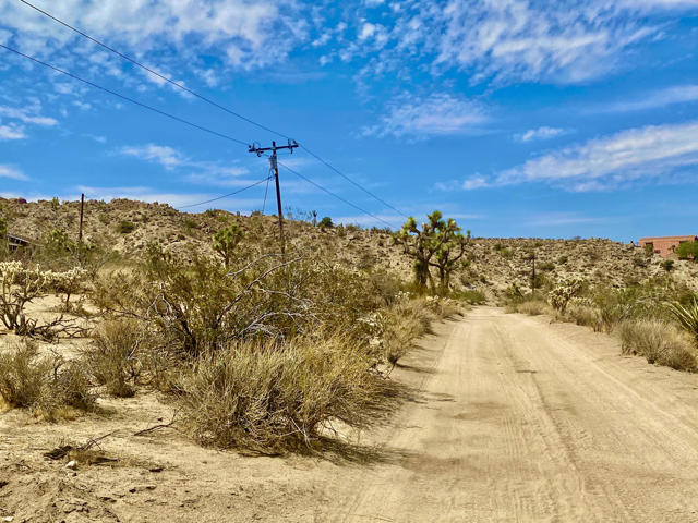 104 Bandera Road, Yucca Valley CA: https://media.crmls.org/mediaz/25d59e94-ce0c-4bcb-b2df-2d4f35716ddf.jpg