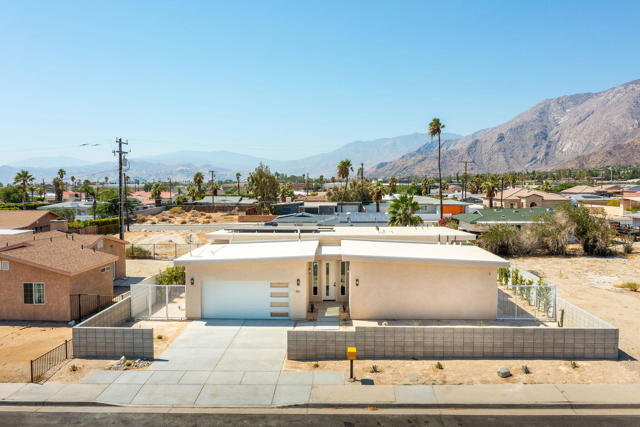 361 W Sunview Avenue, Palm Springs CA: https://media.crmls.org/mediaz/25d691f8-8a73-49b5-83bd-9a7d01658445.jpg