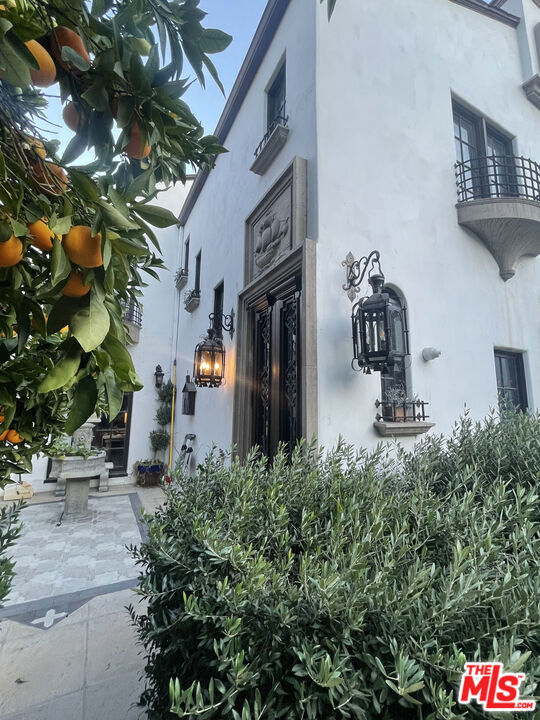 https://media.crmls.org/mediaz/25d698dd-2467-4d02-b49b-6e611a3dcbe4.jpg?preset=X-Large