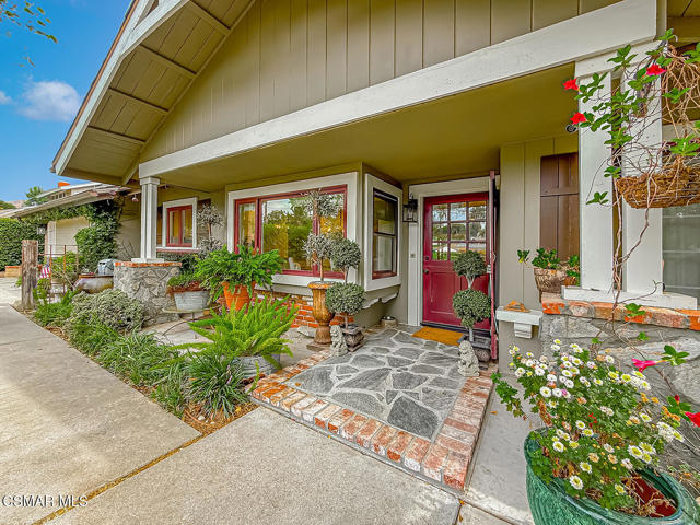 1888 El Monte Drive, Thousand Oaks CA: https://media.crmls.org/mediaz/25d6bf24-fdce-43e4-a89c-f4366a9925e6.jpg